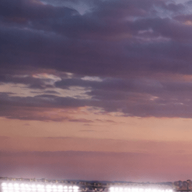 Estadio MetLife lleno de fanáticos durante un partido del Mundial 2026 con el skyline de Nueva York al fondo