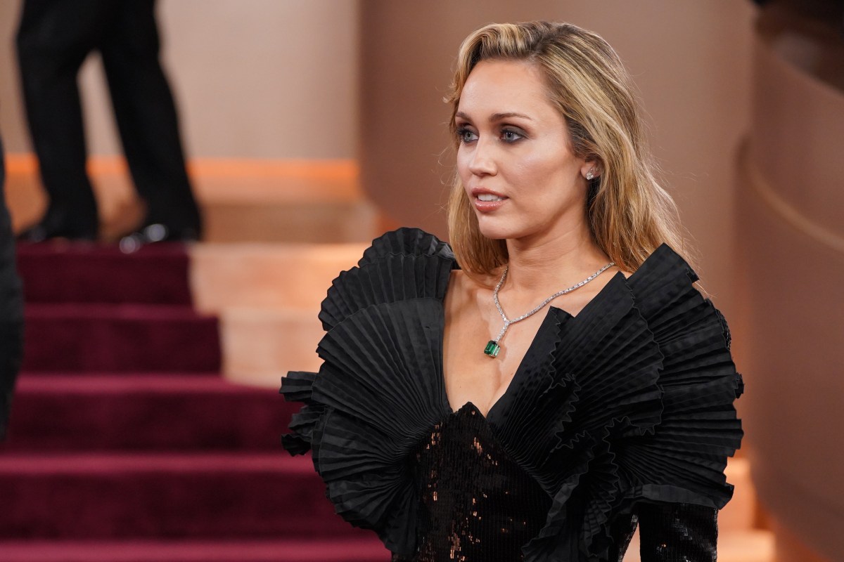 Miley Cyrus confirma que Selena Gómez será parte de “Hannah Montana 20th Anniversary Special”