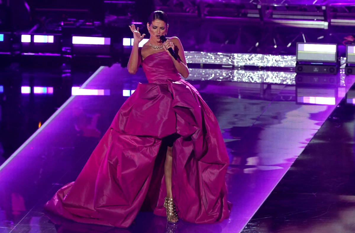 Critican a Natalia Jiménez por usar una ambulancia para llegar a la fiesta de Carlos Rivera