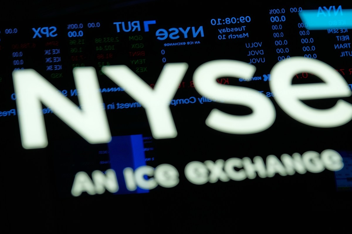 Agencias de calificación alertan sobre riesgos fiscales de Nueva York ante presupuesto de Mamdani