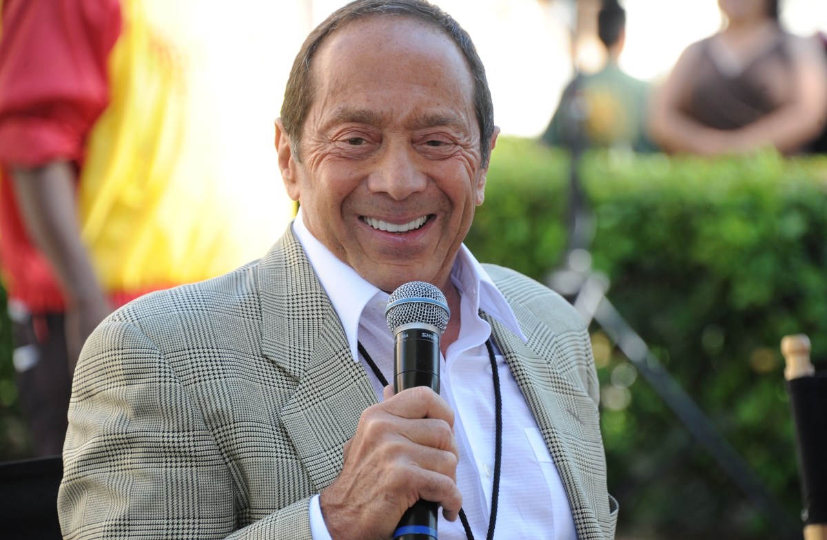 Piden $9 millones de dólares por mansión que Paul Anka se encargó de reformar