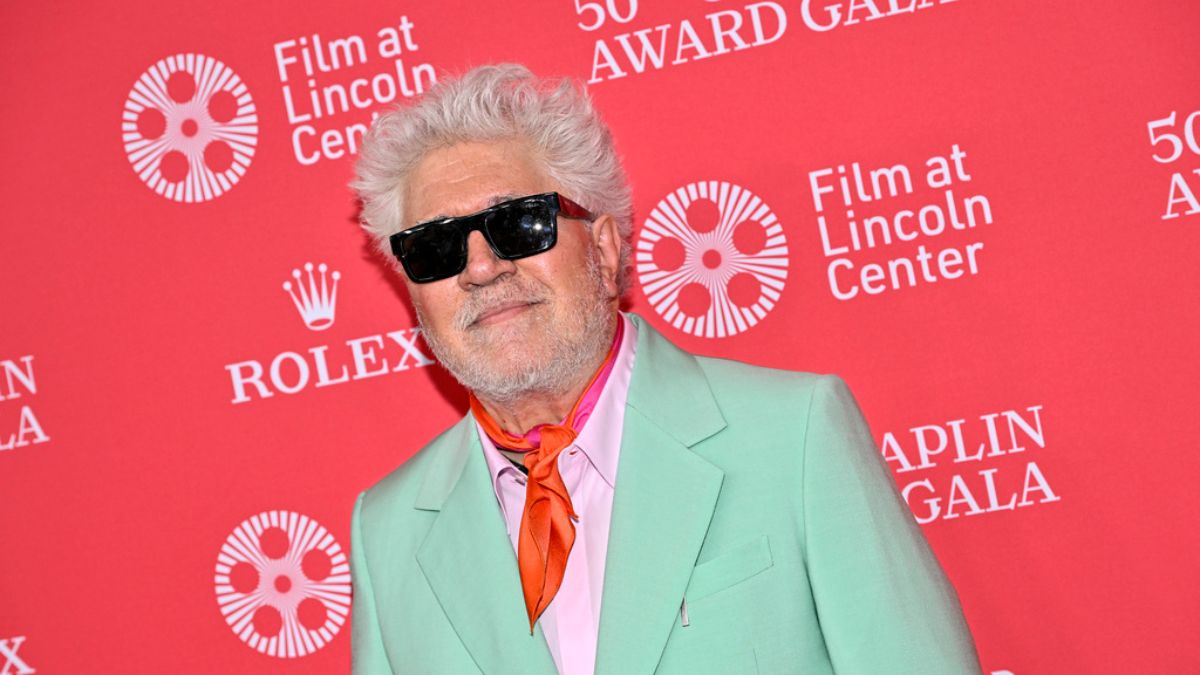 Pedro Almodóvar desnuda su lado incómodo en “Amarga Navidad”