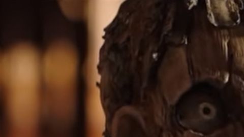El avance revela una reinterpretación feroz del cuento, con un Pinocho construido como animatrónico práctico
