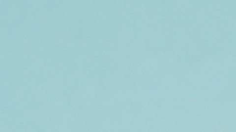 Primer plano de una persona disfrutando un bocado de comida saludable resaltando la conexión entre el cerebro y las papilas gustativas.