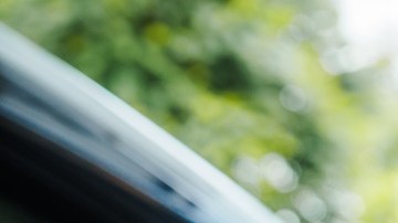 Revisar la póliza, comparar aseguradoras y aprovechar descuentos ayudan a reducir el costo del seguro de auto.