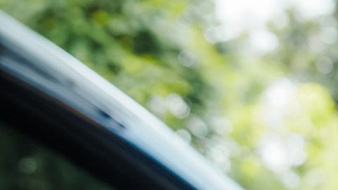 Revisar la póliza, comparar aseguradoras y aprovechar descuentos ayudan a reducir el costo del seguro de auto.