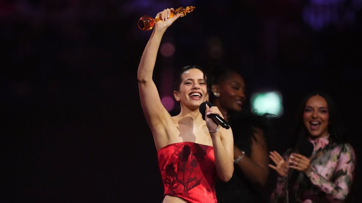 Por tener vómitos, Rosalía suspendió su show en Milán