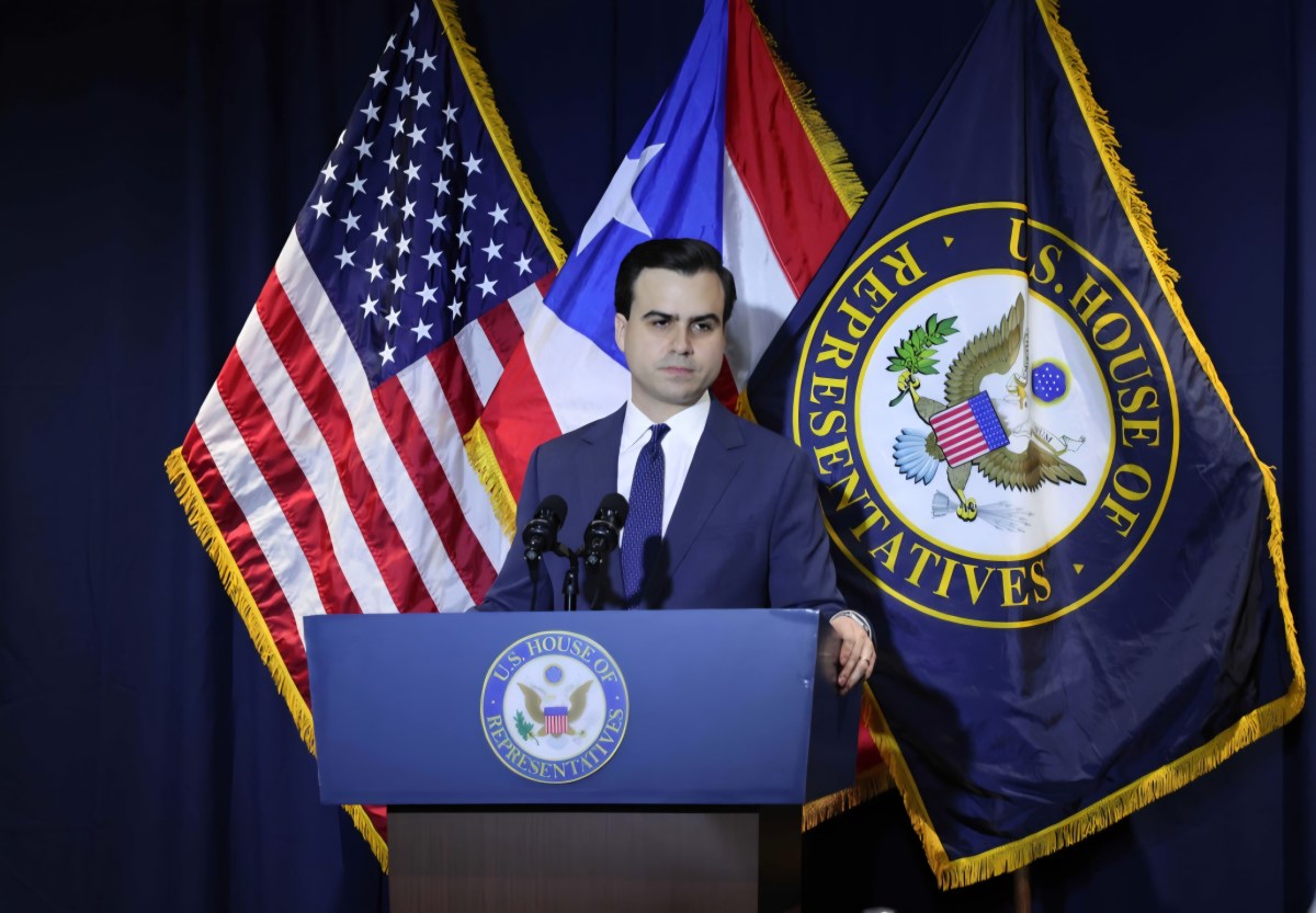 Comisionado Pablo José Hernández presenta proyecto para agilizar desembolso de fondos FEMA para reconstrucción en Puerto Rico