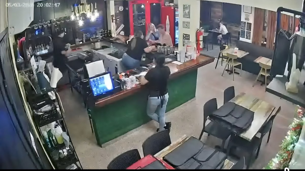 Repudio por video de turista que le exige a empleada de restaurante en Puerto Rico que hable bien el inglés: “This is America”