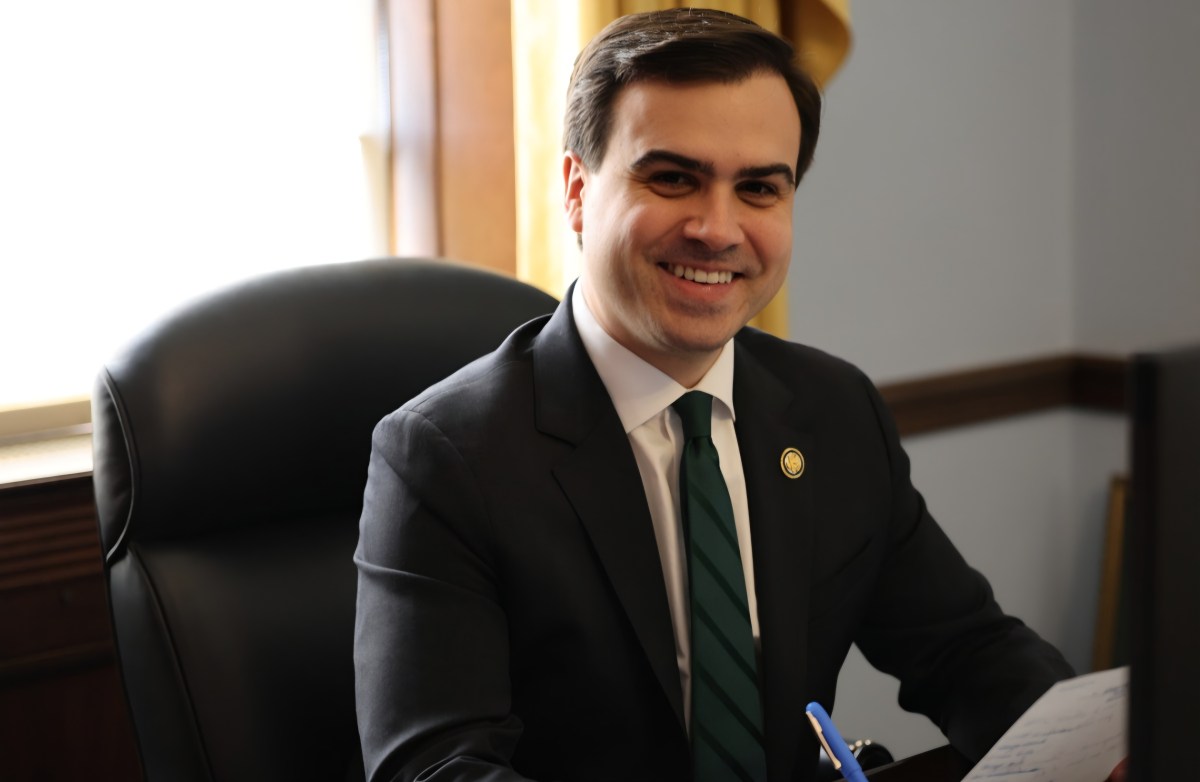 Inteligencia artifical y red eléctrica en Puerto Rico: en qué consisten los proyectos del comisionado residente Pablo José Hernández