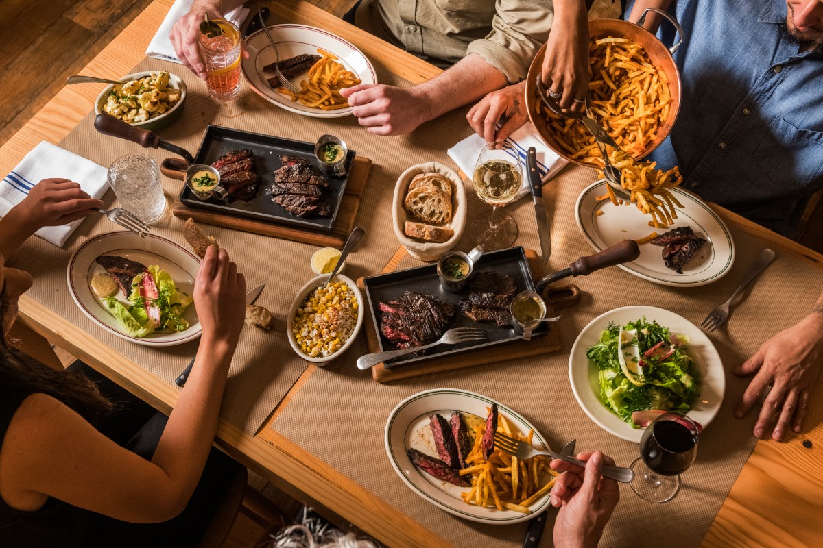 Skirt Steak, el templo de la carne a la parrilla y las papas fritas, está de vuelta