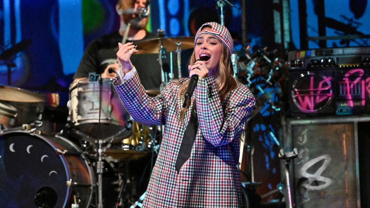 Tini juntó a Messi y a De Paul en su video de “Dos Amantes”