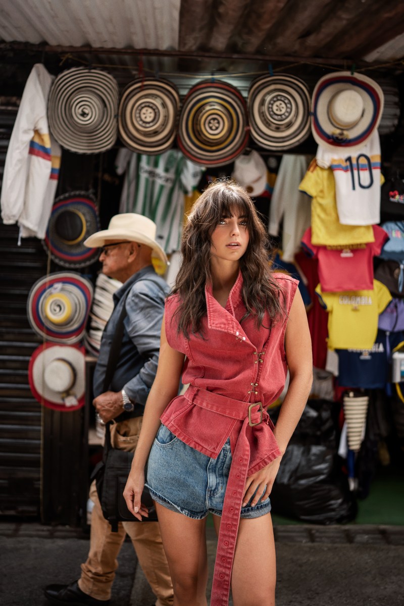 TNS presenta su colección Pre-Primavera capturada en la Comuna 13 de Medellín