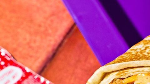 Taco Bell presenta el Crispy Chicken Crunchwrap Slider, una versión para picar del legendario Crunchwrap Supreme.