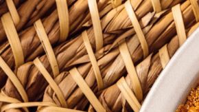 Viaja a Hawái con la tarta de crema de coco y piña de Stacey Mei Yan Fong. Una receta técnica que fusiona la clásica haupia con un toque retro de los años 60