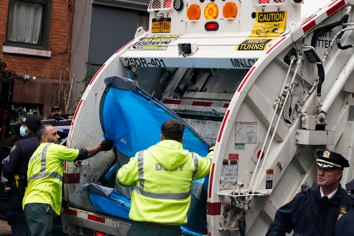Tragedia en Queens: joven de 19 años muere atropellada por camión de basura
