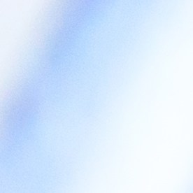 Primer plano de arroz redondo en cazuela durante el proceso de reposo tras la cocción.