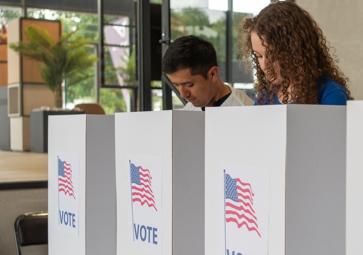 Trump pide no negociar con demócratas hasta que aprueben ley de identificación electoral