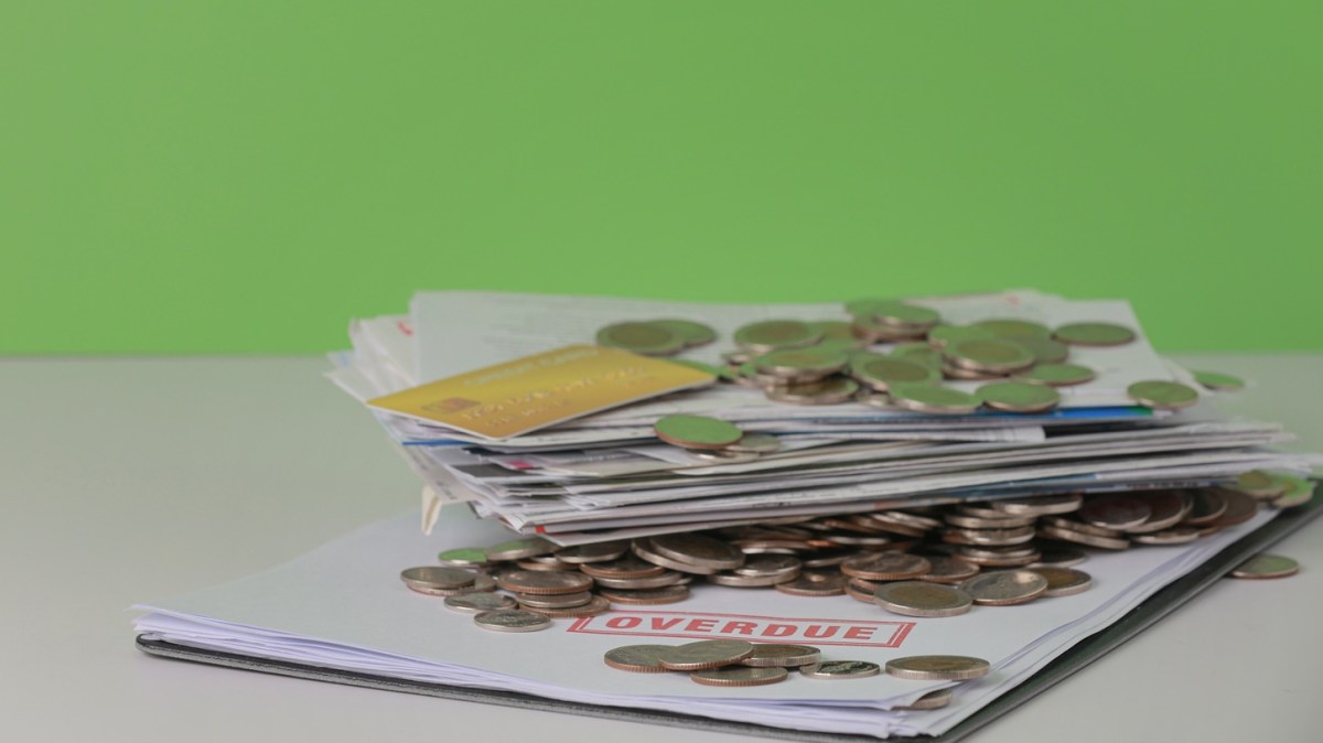 Por qué más estadounidenses usan su reembolso de impuestos para pagar deudas