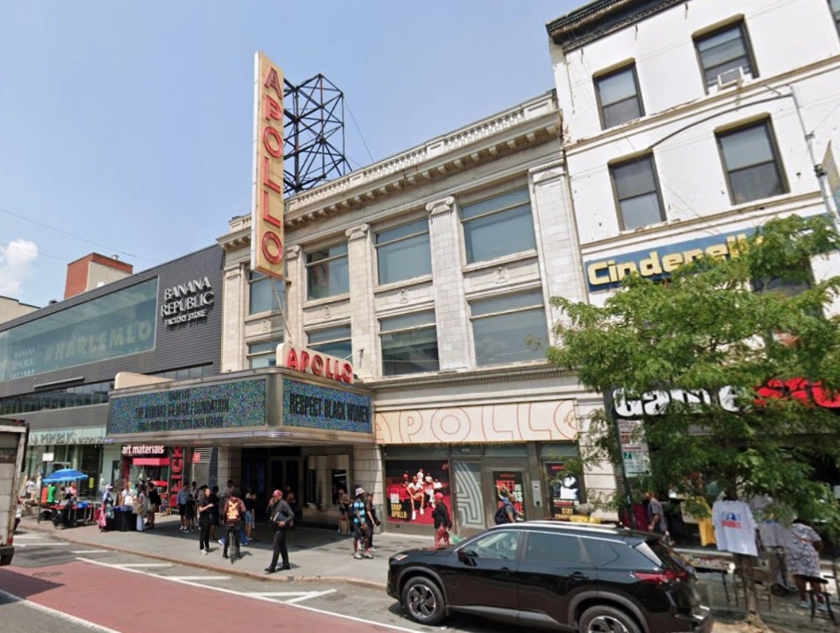 Un muerto y 5 heridos causó un conductor afuera del famoso Apollo Theater de Nueva York