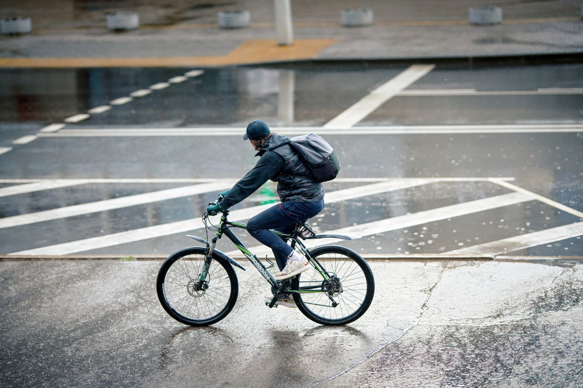 ¿Es legal andar en bicicleta en las aceras de Florida? 10 normas que debes cumplir