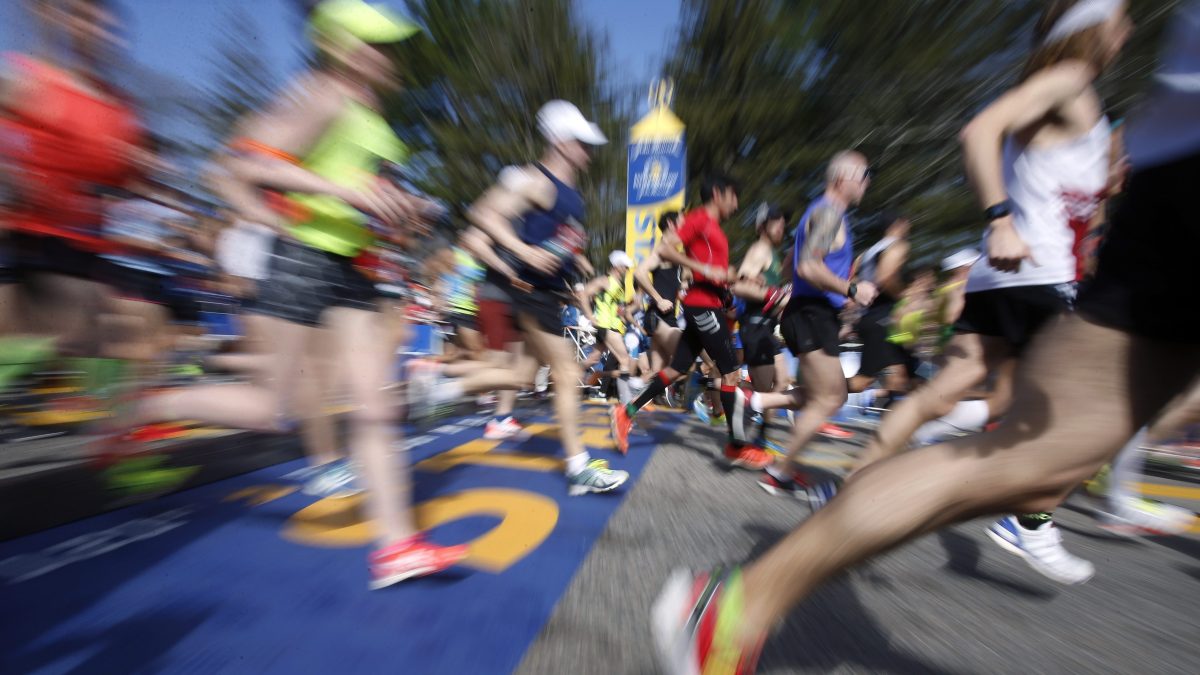 Vehículo guía arruinó media maratón de Atlanta y desató caos en plena carrera