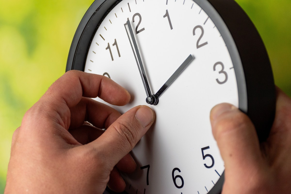 Cambio de hora en Illinois: cómo ajustar los relojes para el verano