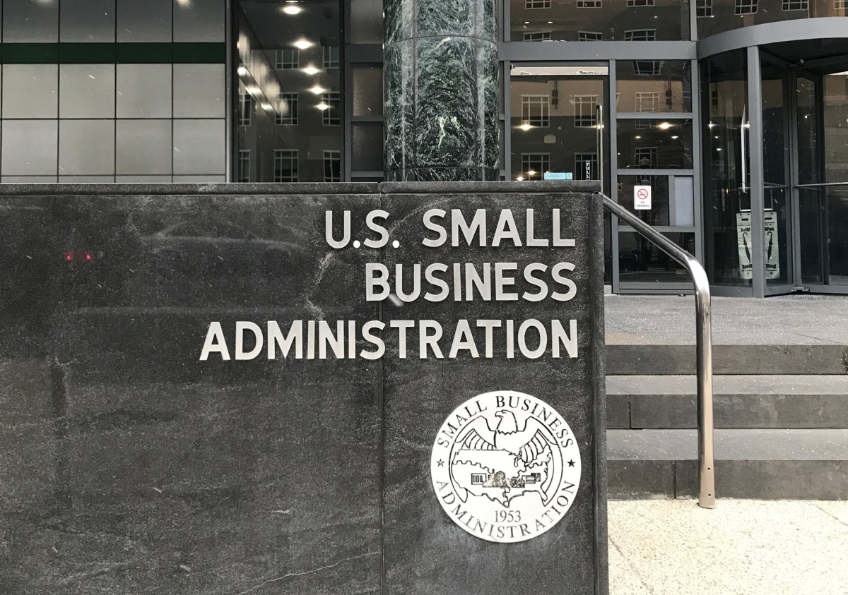 Congresistas demócratas cuestionan la nueva política de la SBA que restringe los préstamos a migrantes