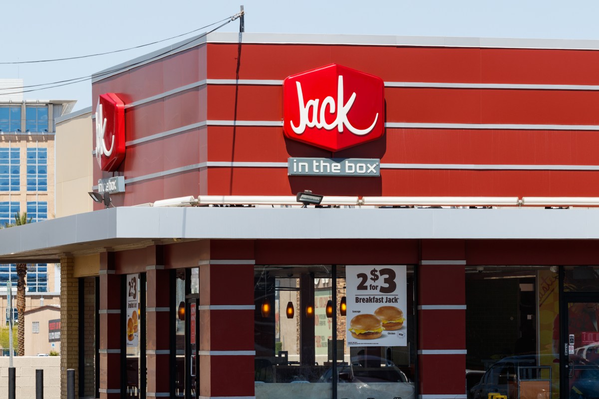 Jack in the Box planea cerrar hasta 100 sucursales
