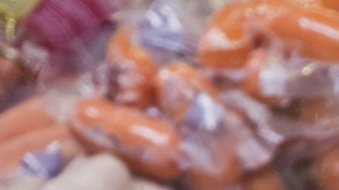 Variedad de cortes de carne de res cruda como chuck roast y bottom round s.