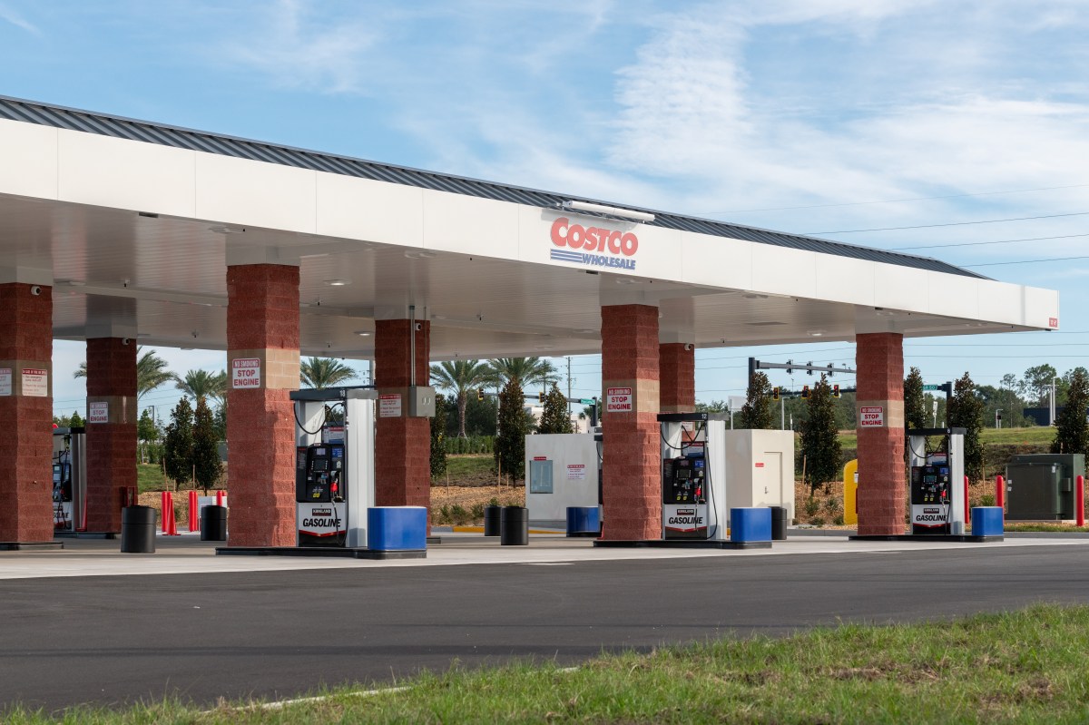 Costco se prepara para abrir su primera gasolinera independiente