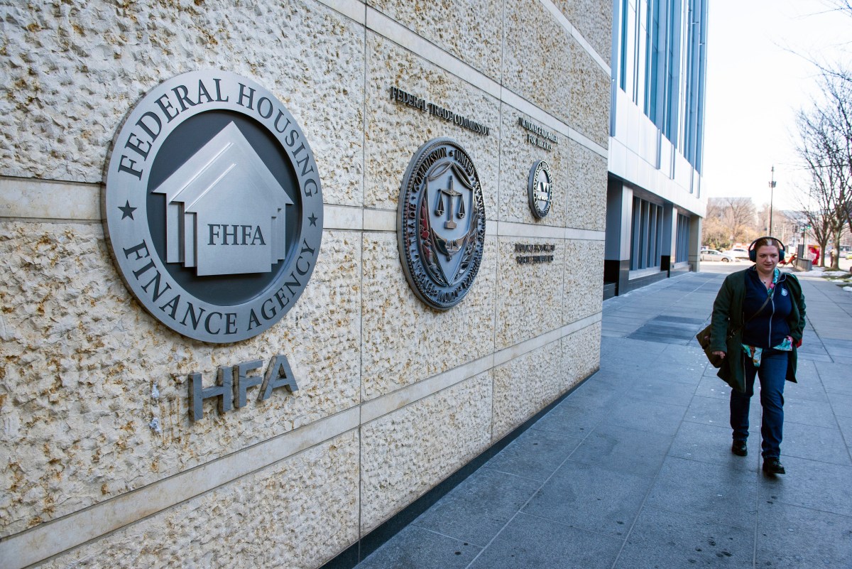 Trump ofrece suavizar política migratoria para destrabar financiación del DHS; sigue cierre parcial