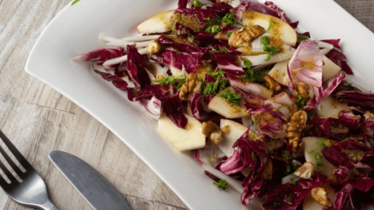 Receta sencilla: ensalada detox de manzana y cebolla para perder peso