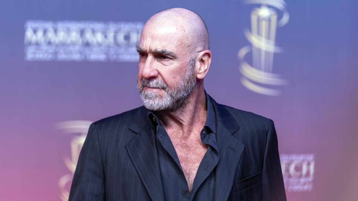 Exfutbolista Éric Cantona critica a Trump por guerra con Irán: “El presidente debería ir al frente”