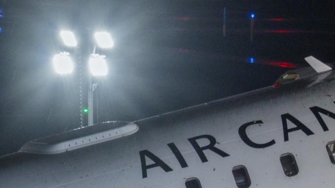 Las autoridades instan a los viajeros a no desplazarse al aeropuerto y verificar el estado de sus vuelos con las compañías aéreas.