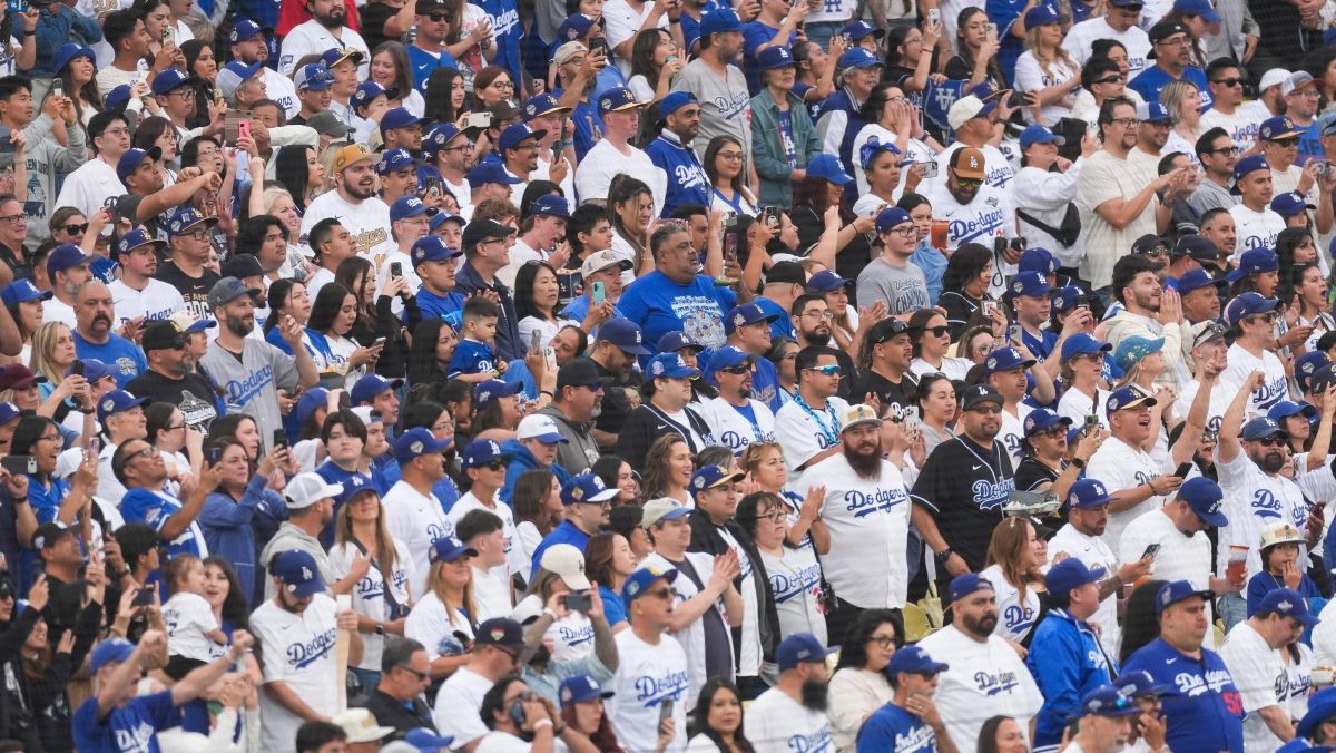 Mujeres protagonizaron viral pelea en el Dodger Stadium en el ‘Opening Day’ [VIDEO]