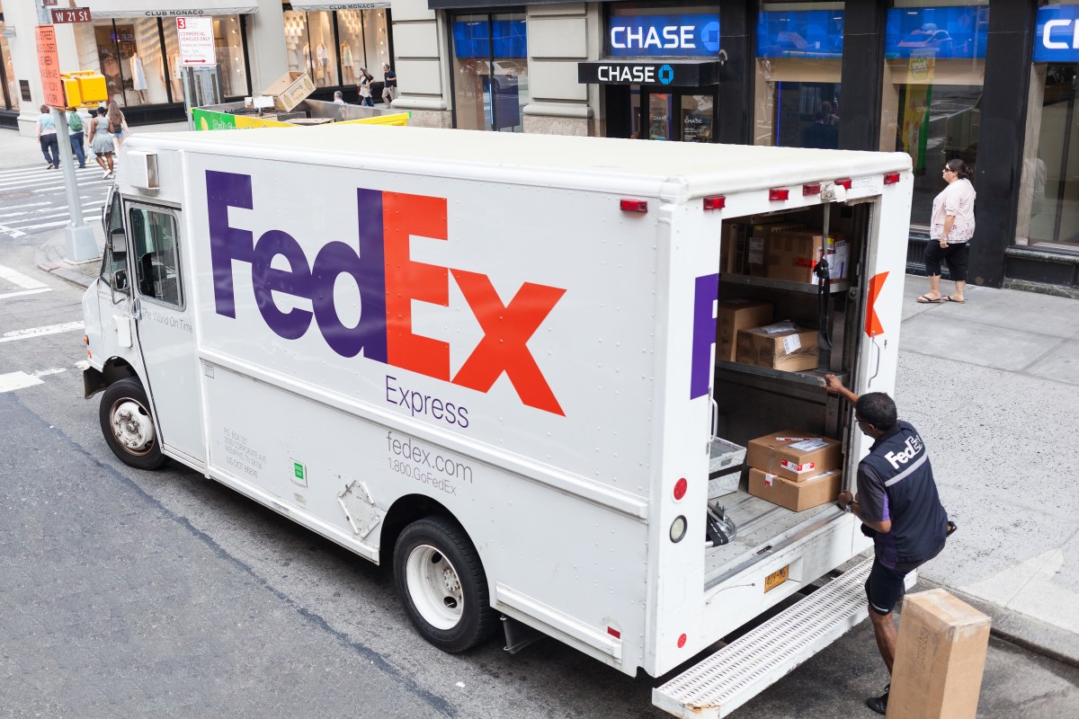FedEx ofrecerá entregas el mismo día para competir con Amazon