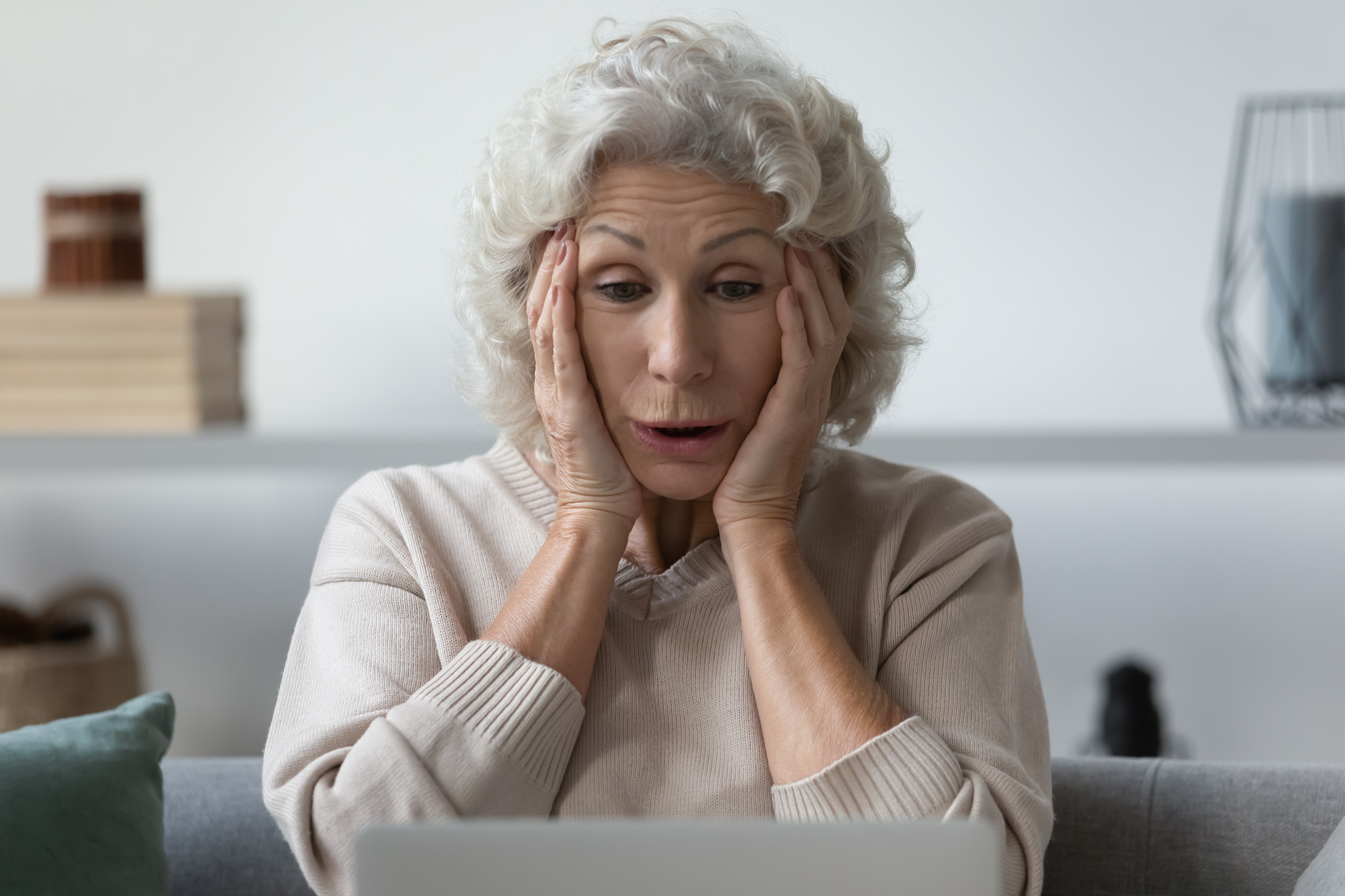 Deteriorating Finances Flag Early Dementia Risk, NY Fed Study Finds Five-Year Warning Signs