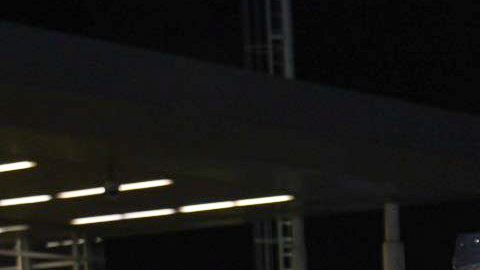 El gendarme Nahuel Gallo (c) llega al Aeropuerto Internacional de Ezeiza en la madrugada de este lunes tras ser liberado el día anterior en Venezuela.