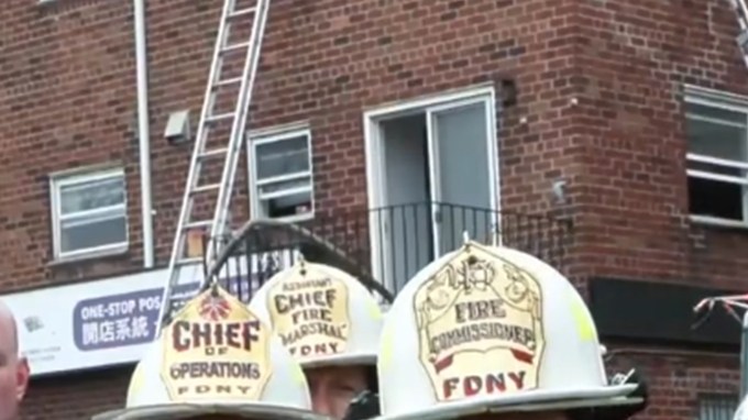 Trágico incendio en Queens deja tres muertos, incluyendo un niño