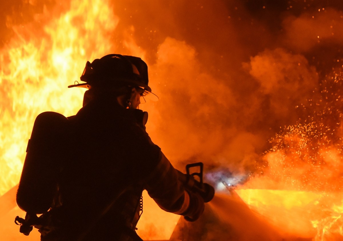 Fuerte explosión en una refinería en Texas y deja impactantes imágenes