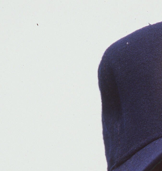 Esta foto de archivo de 1986 muestra al entrenador de fútbol americano universitario de Notre Dame, Lou Holtz. (Foto AP/Archivo).