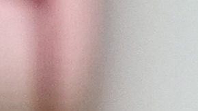 El portero del América, Luis Malagón, hace una mueca de dolor.