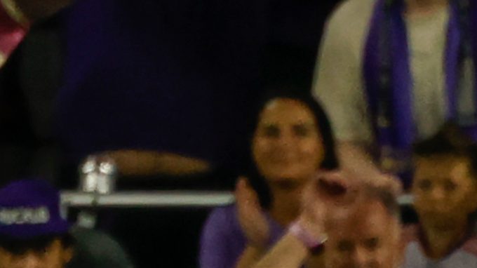 Lionel Messi antes de anotar golazo de tiro libre.