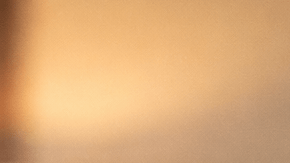 Televisor y dispositivos de streaming mostrando mensaje de error por incompatibilidad con Netflix