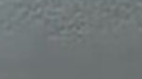 Foto policial de Carly Rae Webb, de 21 años, quien estaba a cargo de la menor en Virginia.