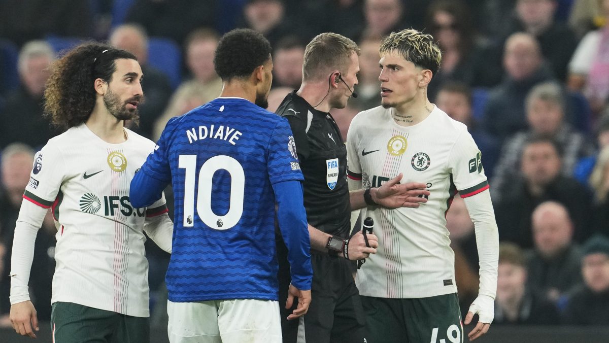 Errores arbitrales de la Premier League aumentaron un 23 % esta temporada