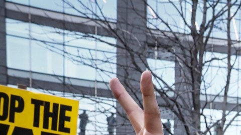 Protestaron en Times Square contra la ofensiva militar en Irán: "Es una cosa atroz tras otra"