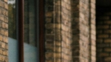 En algunos casos, mirar al piso funciona como una especie de mecanismo de protección frente a la exposición social.