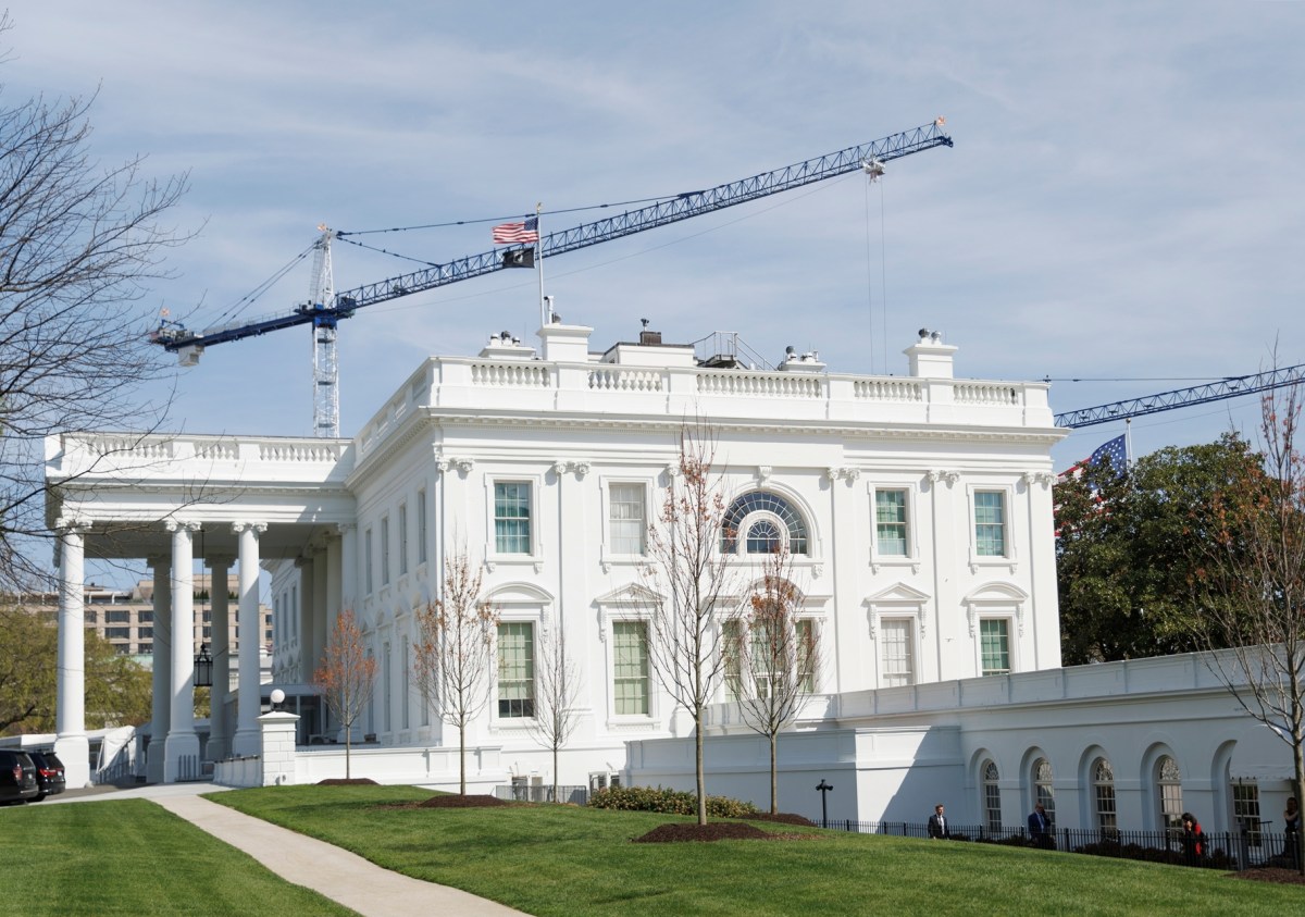 Juez ordena suspender construcción del salón de baile en la Casa Blanca: Trump debe tener la aprobación del Congreso